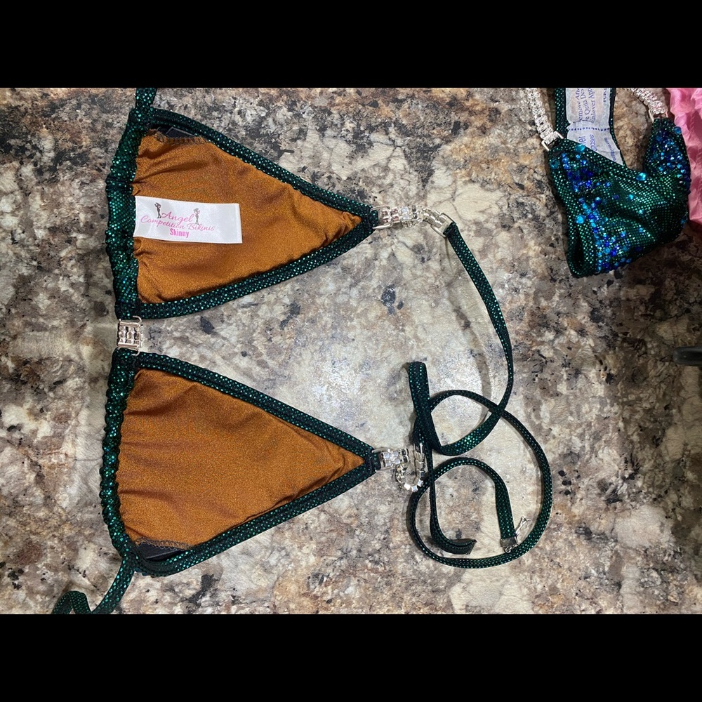 Competition Bikini - Picture 4 of 8